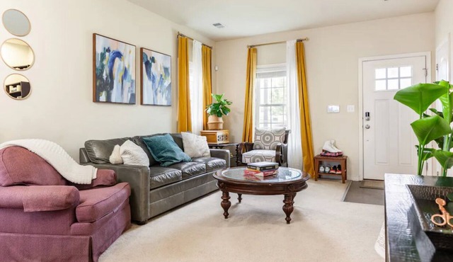 Cozy loft w/private parking