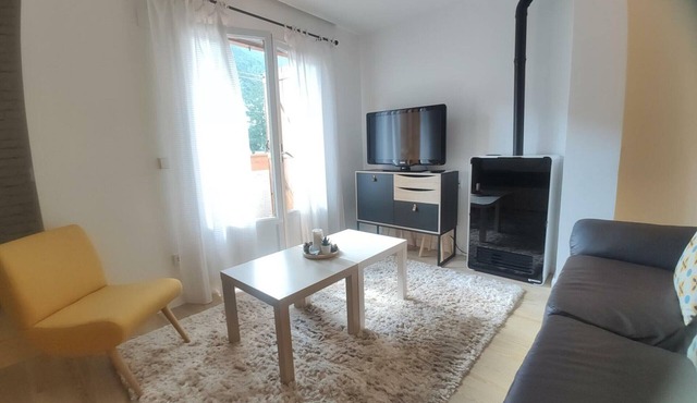 Cozy Loft with Pool in Villanúa – Perfect for 4 Guests