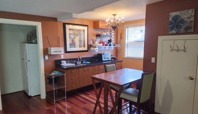 Cozy Loft with WiFi/AC in charming Plantation