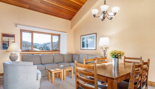 Cozy Lofted Condo with Resort Style Amenities! Picturesque Views! Free Shuttle and Parking! #301