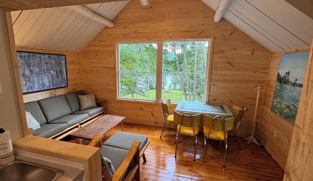 Cozy Log Cabin on Baptiste Lake