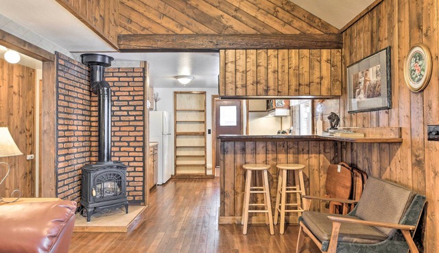 Cozy Log Cabin Escape In the Heart of Creede!