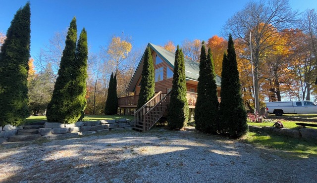 Cozy Log Cabin Getaway | 2 Hours from GTA | Peace & Pines