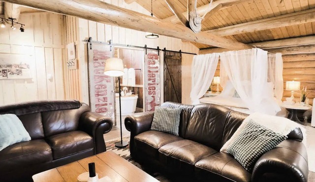 Cozy Log Cabin Getaway with Scenic Mountain