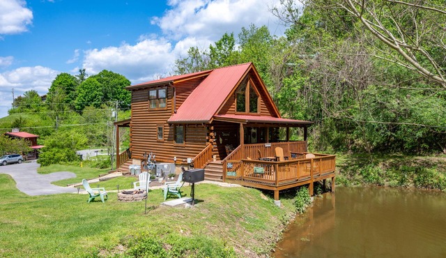 Cozy Log Cabin-Hot Tub-Fire-Pit-Pond-CLEAN-Dollywood-Soaky Water Park-Dollywood