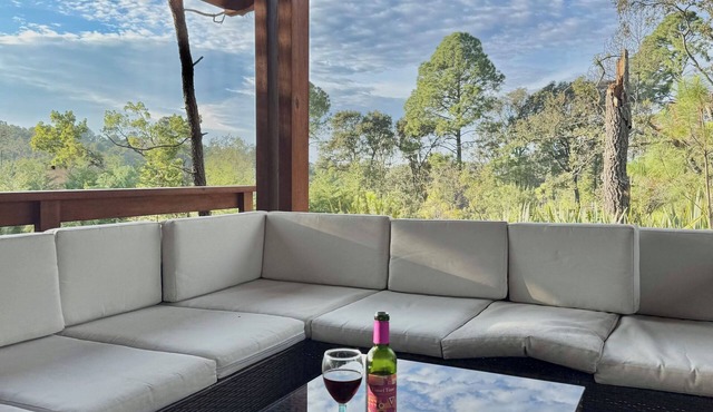 Cozy log cabin, ideal to unwind with family or friends.