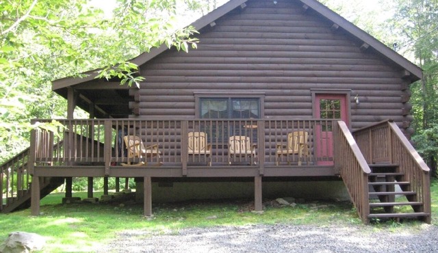 Cozy Log Cabin in Family Friendly Community