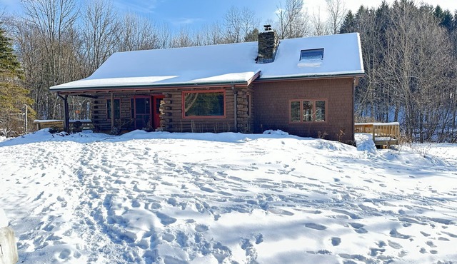 Cozy Log Cabin in Stowe!