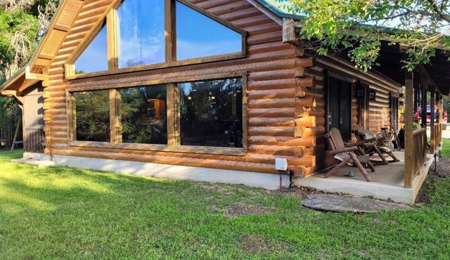 Cozy Log Cabin in the Woods Near Lake Georgetown and Suncity Dell Webb