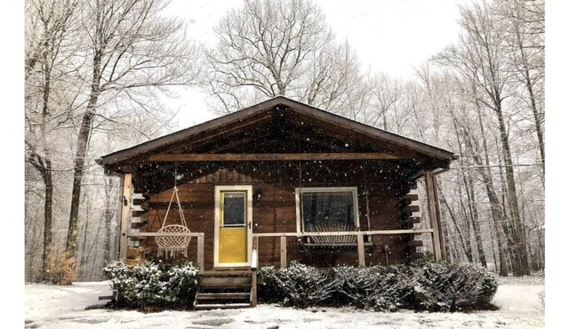 Cozy Log Cabin in the Catskill Mountains