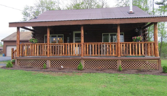 Cozy Log Cabin near Cooperstown Dreams park and All- Star Village
