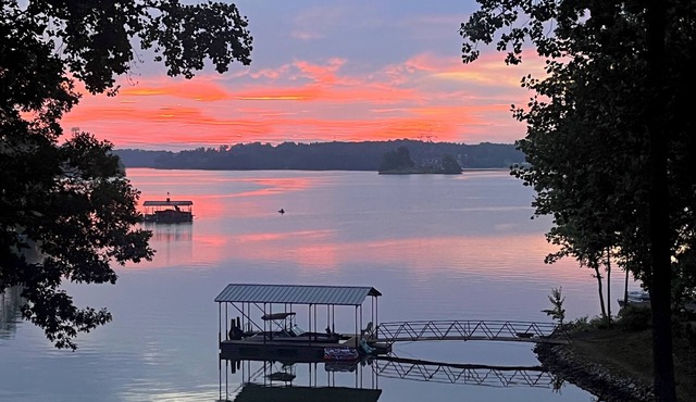 Cozy Log Cabin near Clemson with Big Water Views