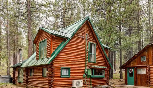 Cozy log cabin near Sunriver on 2 Private Acres