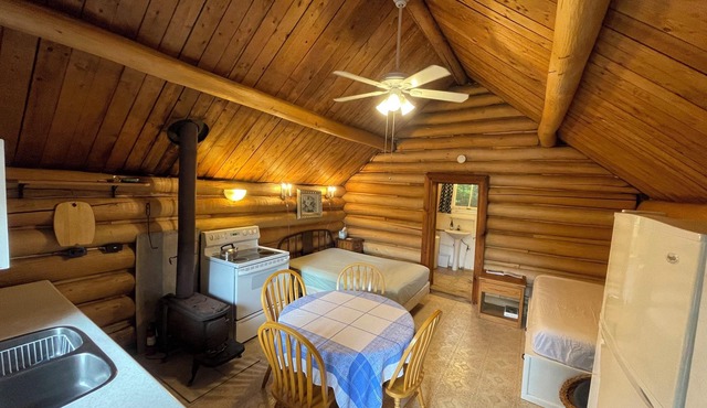 Cozy log cabin on Baptiste Lake