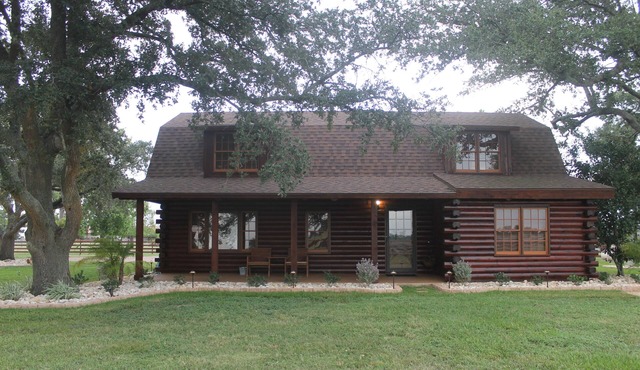 Cozy log cabin on 80 acre Homestead.