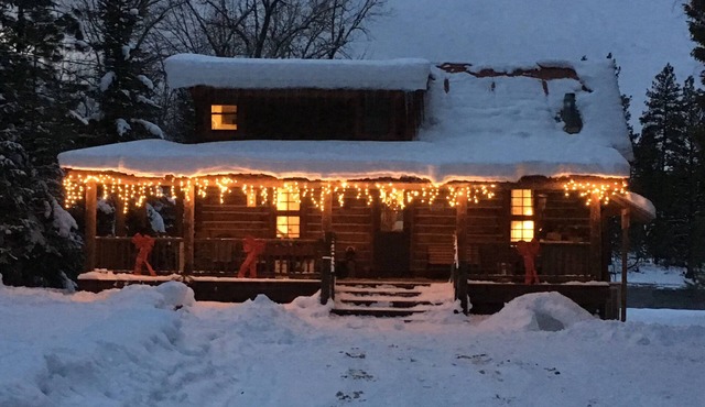 Cozy Log Cabin on Beautiful Swan River in the Swan/Mission Mountains