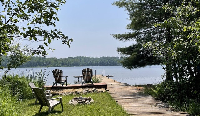 Cozy Log Cabin on the Water