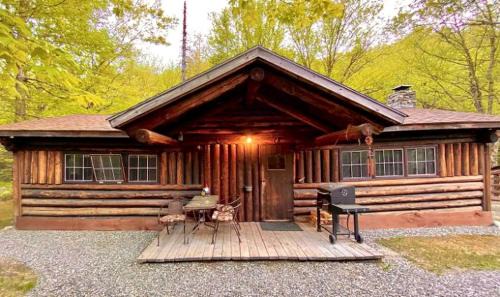 Cozy Log Cabin Rental in the White Mountains of New Hampshire