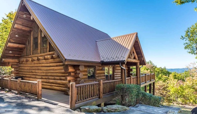 Cozy Log Cabin Retreat, Sleeps 10・Hot Tub・Firepit