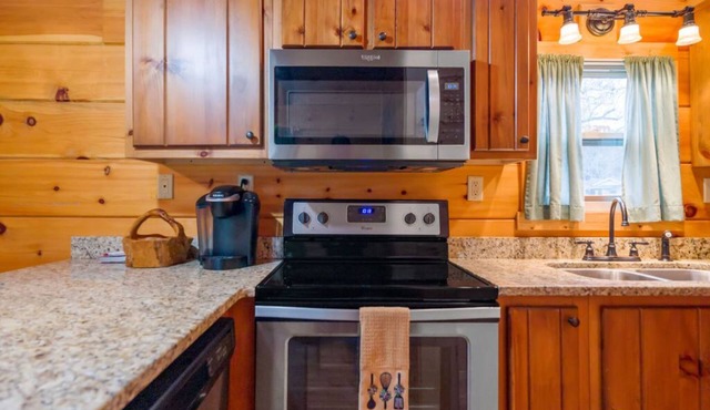 Cozy Log Cabin Tiny Home Near Raleigh – Perfect for Monthly Stays