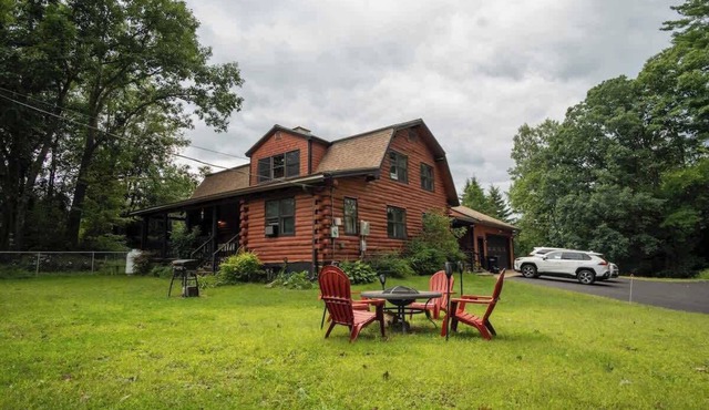 Cozy Log Cabin- W/Fireplace
