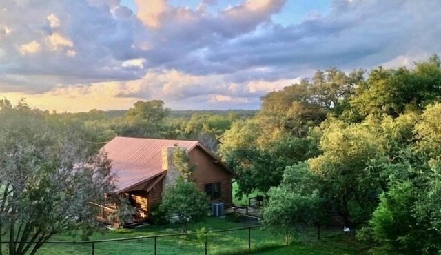 Cozy Log Cabin w/Fireplace, Grill, & Wildlife Views