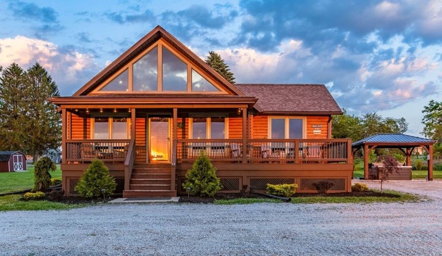 Cozy Log Cabin w/HOT TUB under gazebo, fire pit, game room, and mountain views!