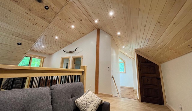 Cozy Log Cabin w/Lake Access. Pet Friendly