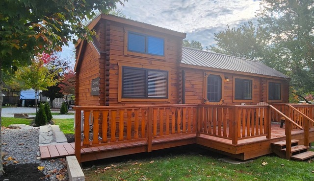 Cozy Log Cabin w/Loft #14. Minutes from Seven Springs and Hidden Valley!