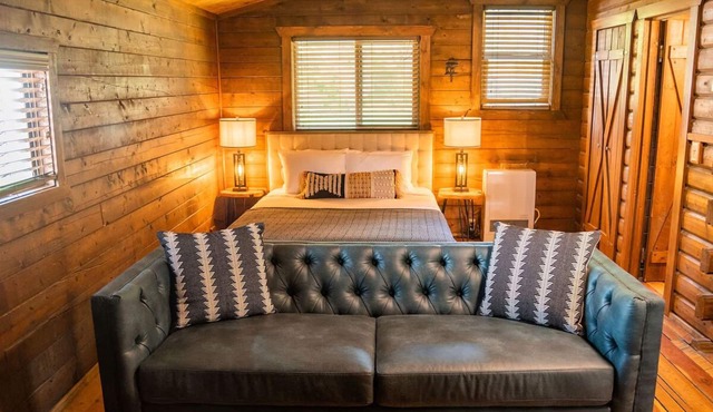Cozy Log Cabin w/Hot Tubs & Mountain Views: Enjoy Hot Springs w/Easy Reach