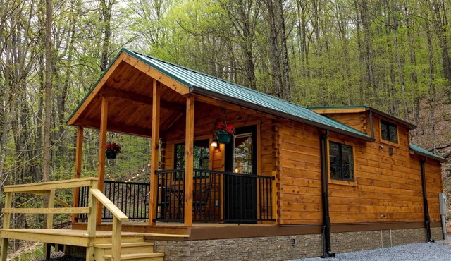 Cozy Log Cabin with a Hot Tub near Seneca Rocks, West Virginia - Perfect for a Romantic Glamping Getaway to the Mountains