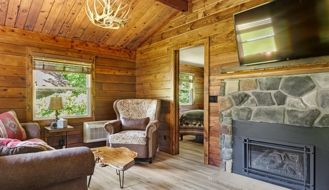 Cozy Log Cabin with Hot Tub