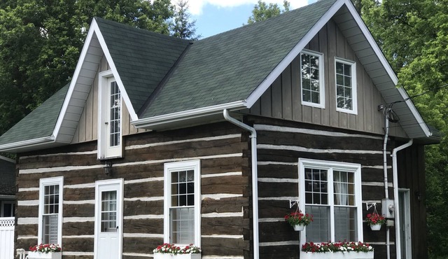 Cozy log home by the Seguin Atv/Snowmobile Trail