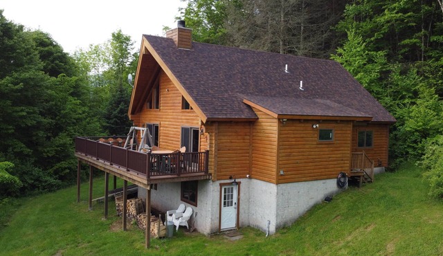 Cozy Log Home on 50 Acres
