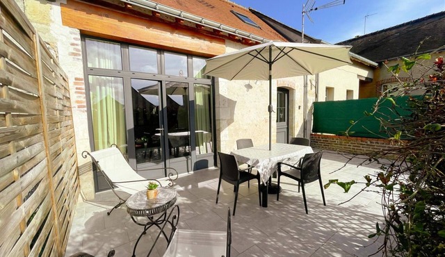 Cozy Loire Valley Retreat: Modern Comfort, Historic Charm, Near Amboise, WiFi, Secure Courtyard
