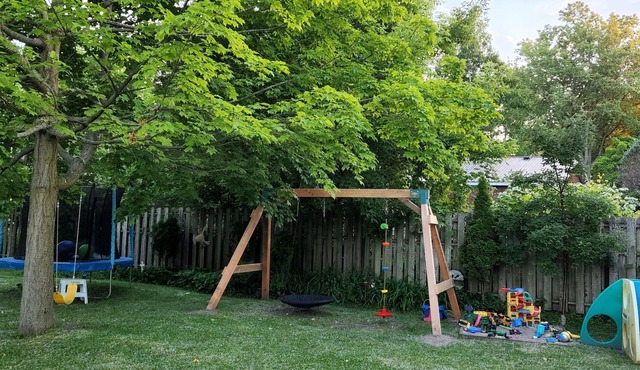 Cozy, Long Point family cottage just a 2 minute walk to the beach