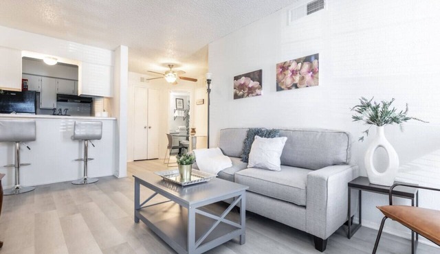 COZY LONG TERM APT WITH POOL ACCESS IN DFW!