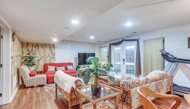 Cozy Louisville Getaway, 17 Mi to Downtown!