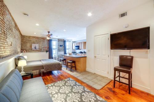 Cozy Lowell Studio ~ 19 Mi to Grand Rapids!