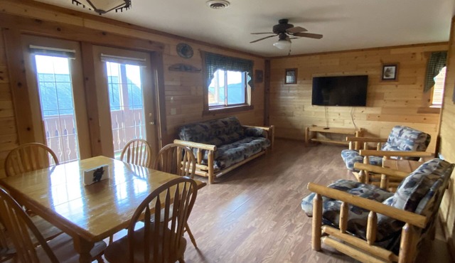 Cozy Lower Cabin with extended patio-Three Bears/Yogi Waterparks