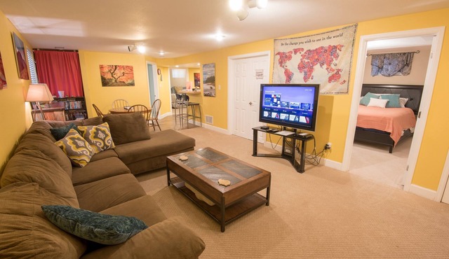 COZY Lower Level 3 Bedroom Private Suite in South Boulder