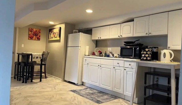Cozy lower level apartment