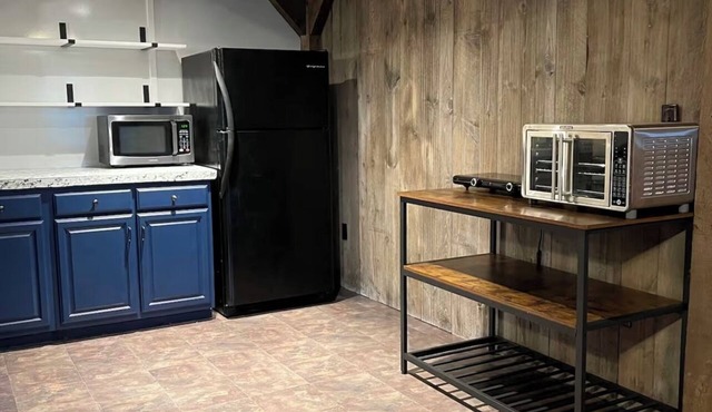Cozy lower level apartment in Verona VA