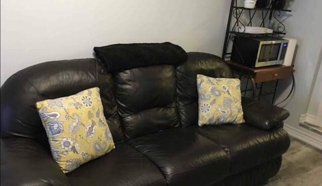 Cozy Lower Unit Barrie