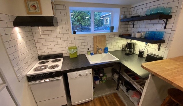 Cozy lower unit with WFH amenities located in NE Portland