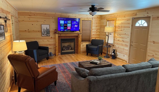COZY LUMBERJACK COTTAGE- Near Drummond Lake and ATV Trails. Canoe/kayak included