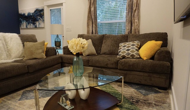 COZY Lush 3-bedroom Townhouse★Mins to Beach★