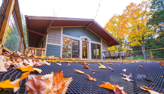Cozy Lutsen Cabin with Hot Tub, Deck Hammock & Projector