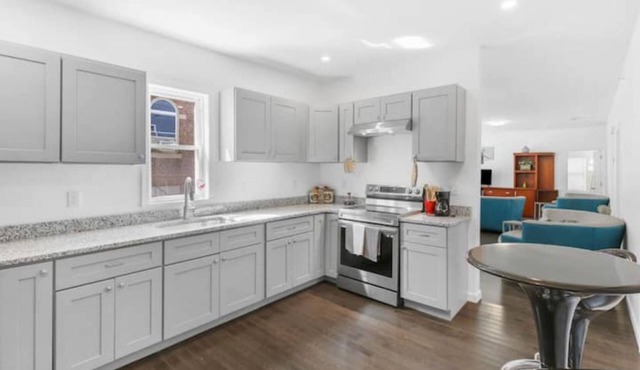 Cozy Lux Brand New Cetrl 2KB,1QB-w/Parking,Dtwn,6+