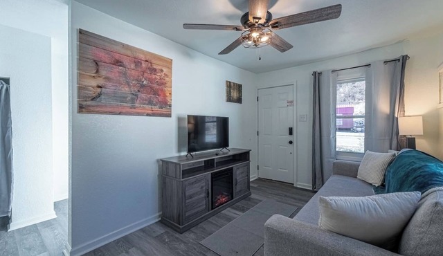 Cozy Lux Cabin Near Pipestem & Bluestone Parks | Sleeps 4